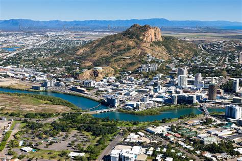 Townsville (City, Australia) .